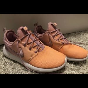 Nike Athletic Sneakers Womens Size 10.5 Roshe Two Orchid/Sunset Glow